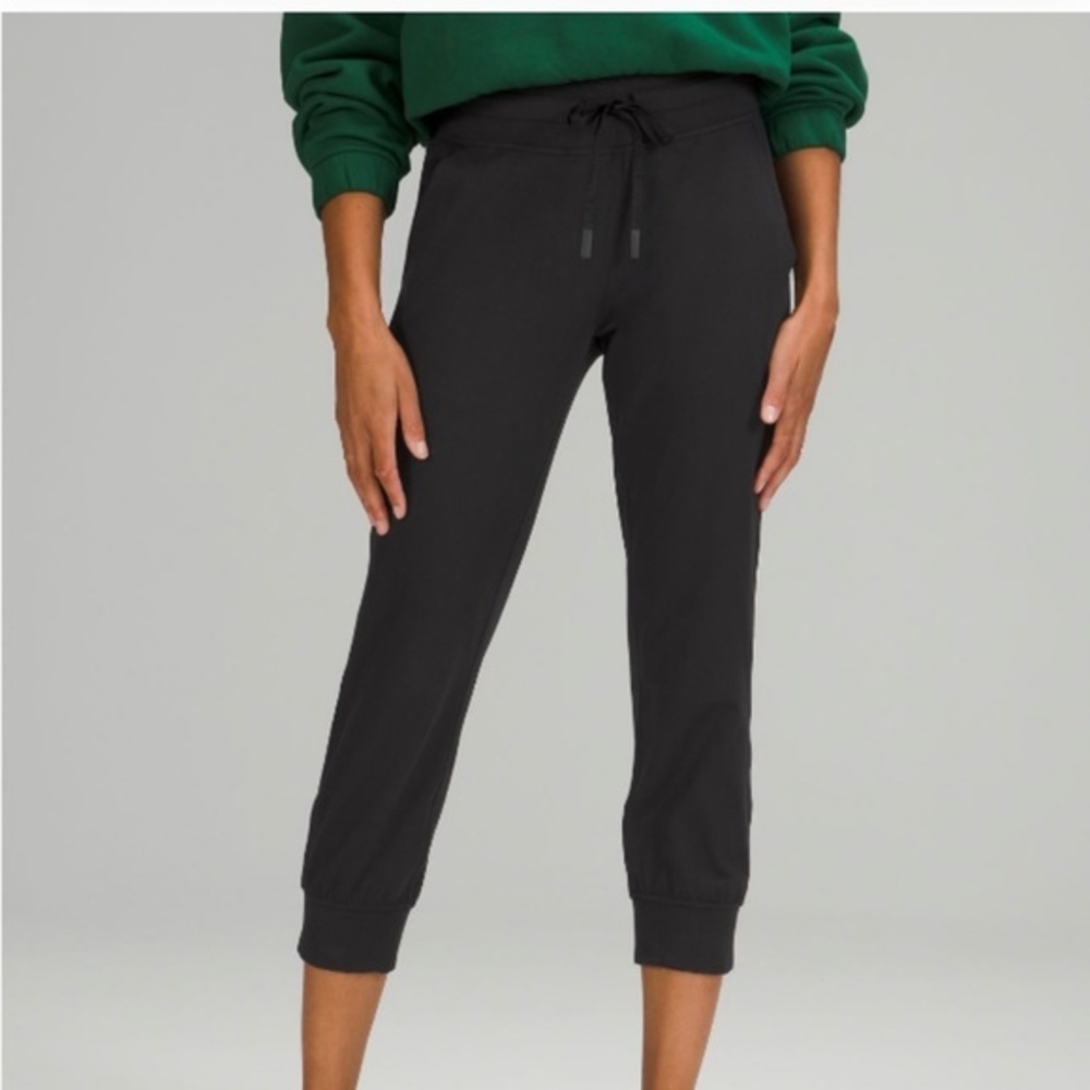 Lululemon High-Rise Cropped Jogger (sz 2)